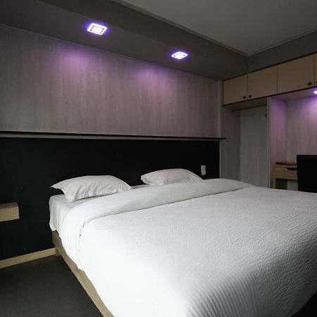 Hotel La Rocade Пам'є Екстер'єр фото